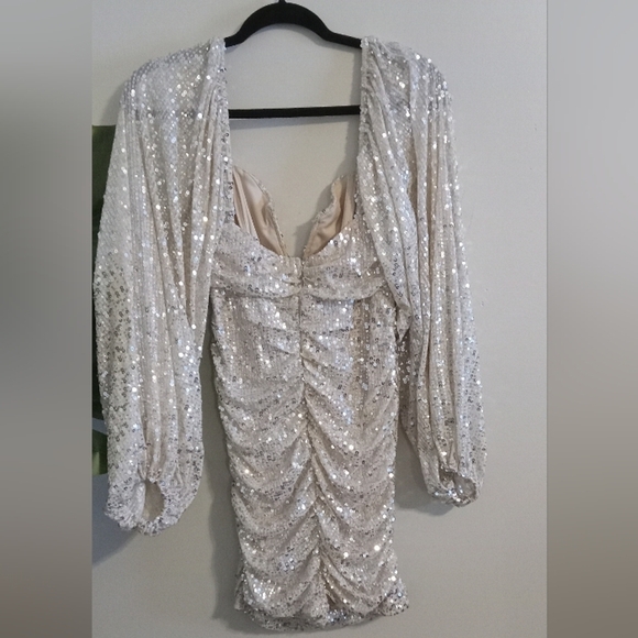 Vici Sequin Platinum balloon sleeve Dress Size M - Picture 8 of 15